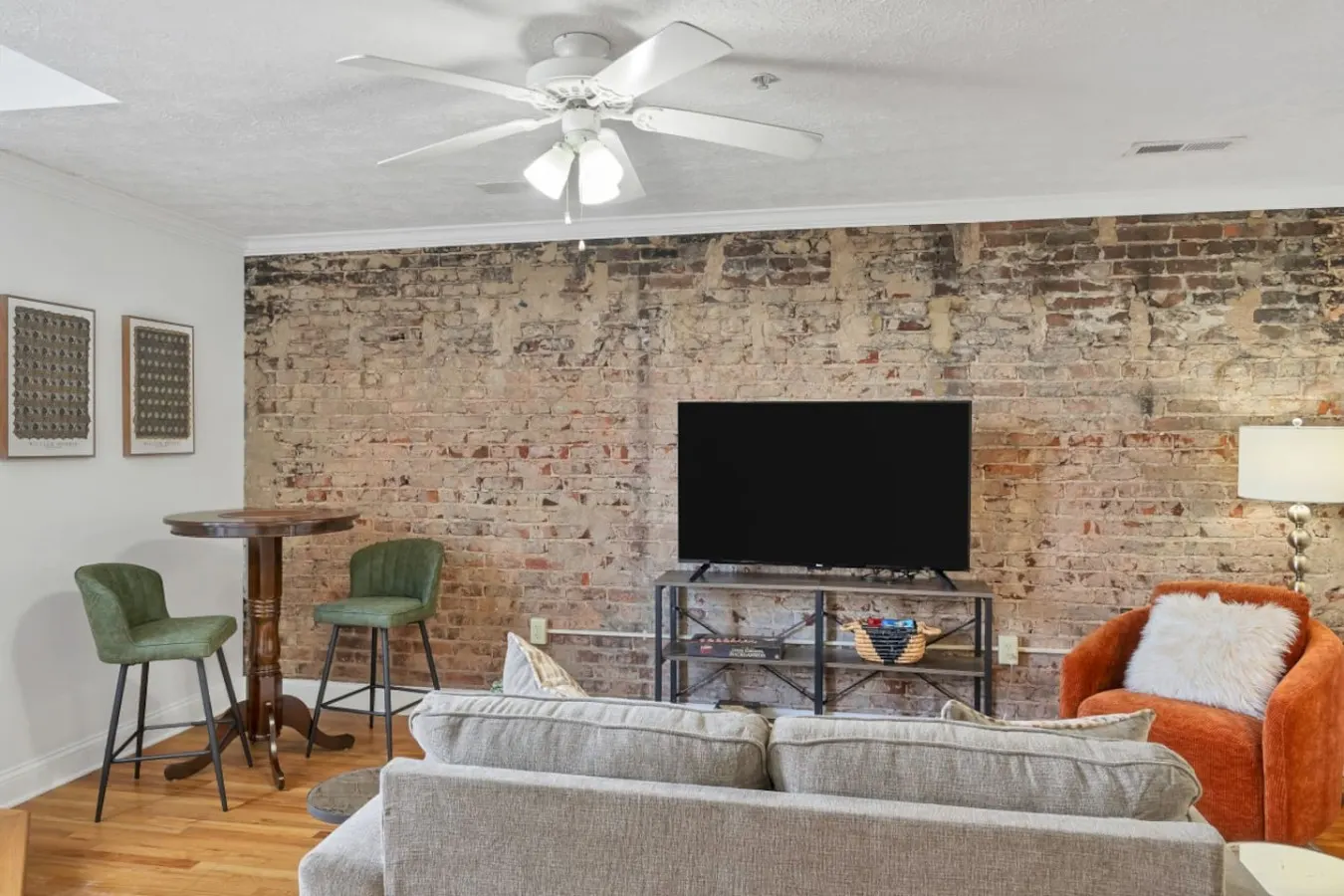 Downtown Loft King Bed + Free Parking 19