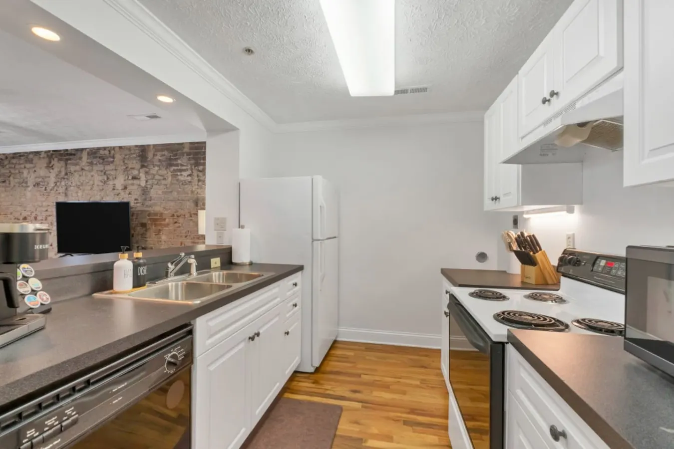 Downtown Loft | King Bed + Free Parking — photo 5