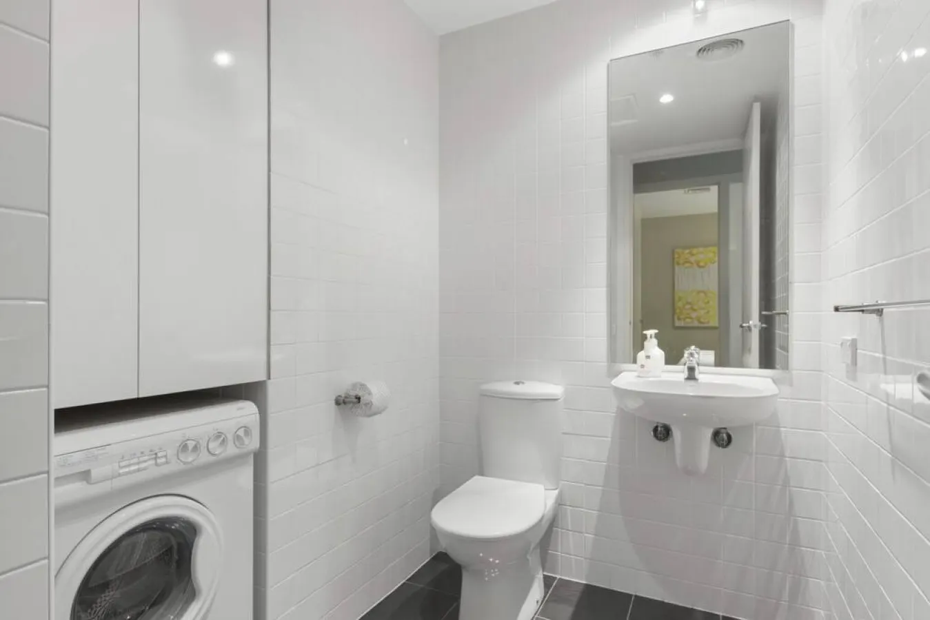 Indy: 2 Bed, 1 Bath Apartment in CBD 11