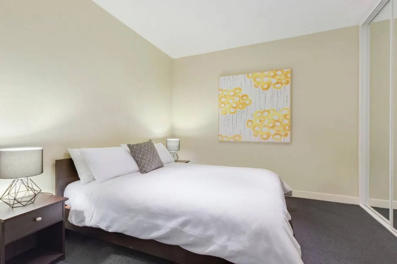 Indy: 2 Bed, 1 Bath Apartment in CBD 7