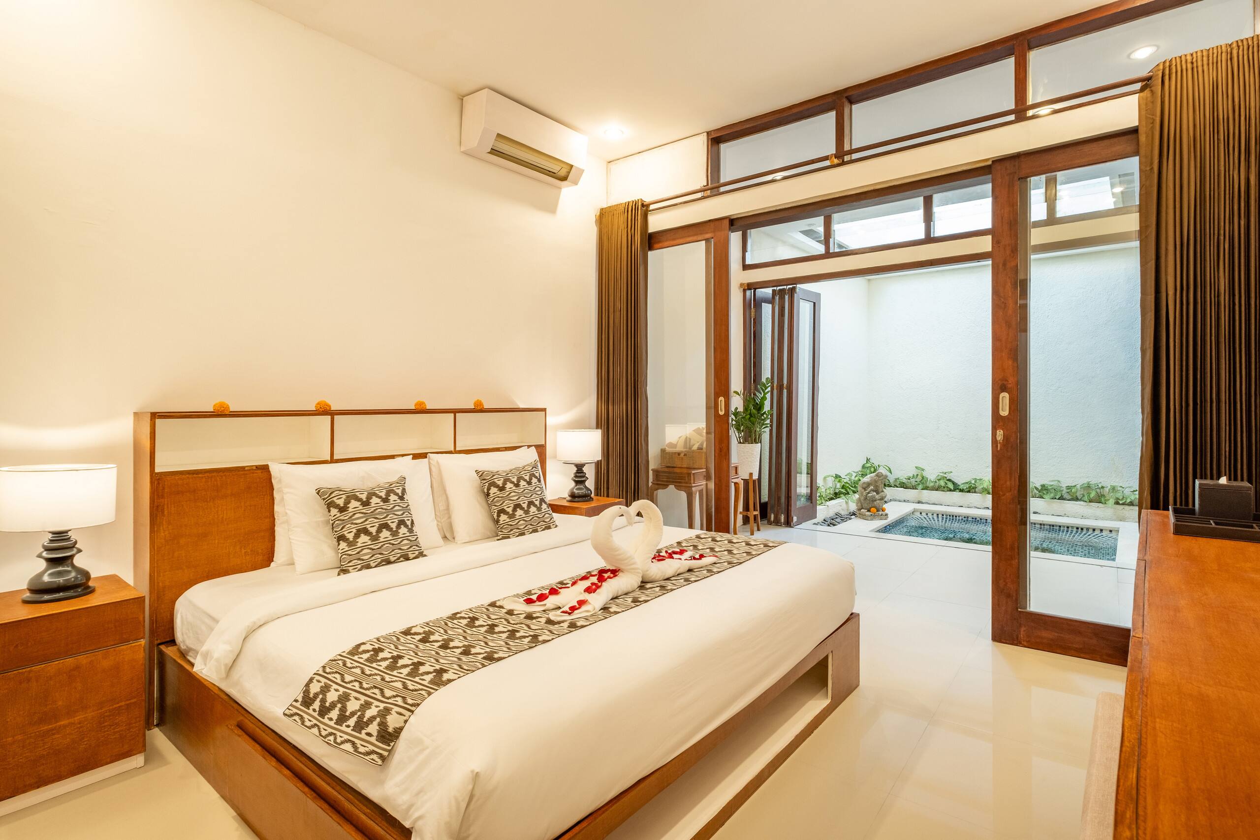 Chic 2BR Villa w/ Indoor whirlpool & Rooftop 6
