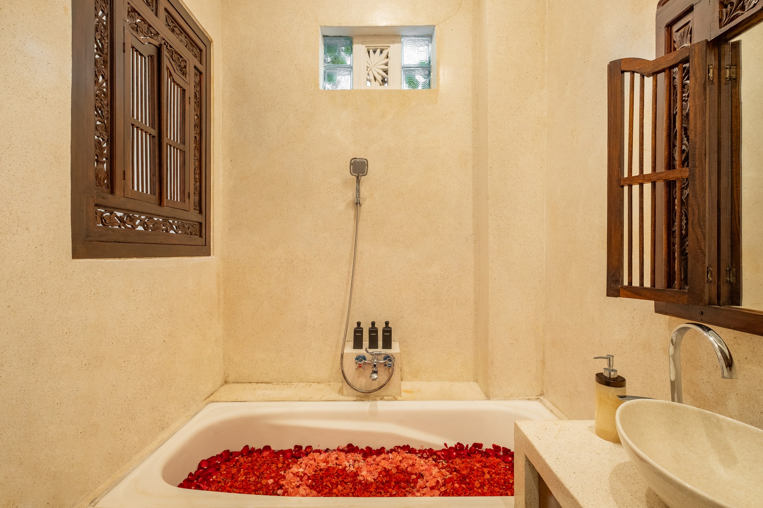 Chic 2BR Villa w/ Indoor whirlpool & Rooftop 20