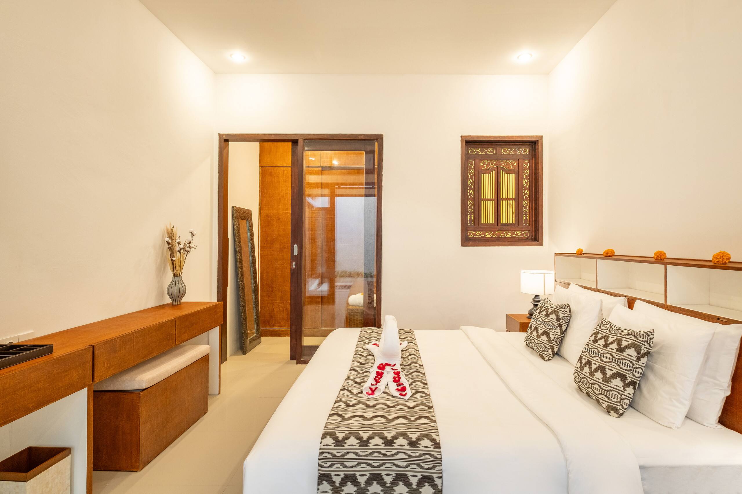 Chic 2BR Villa w/ Indoor whirlpool & Rooftop 17