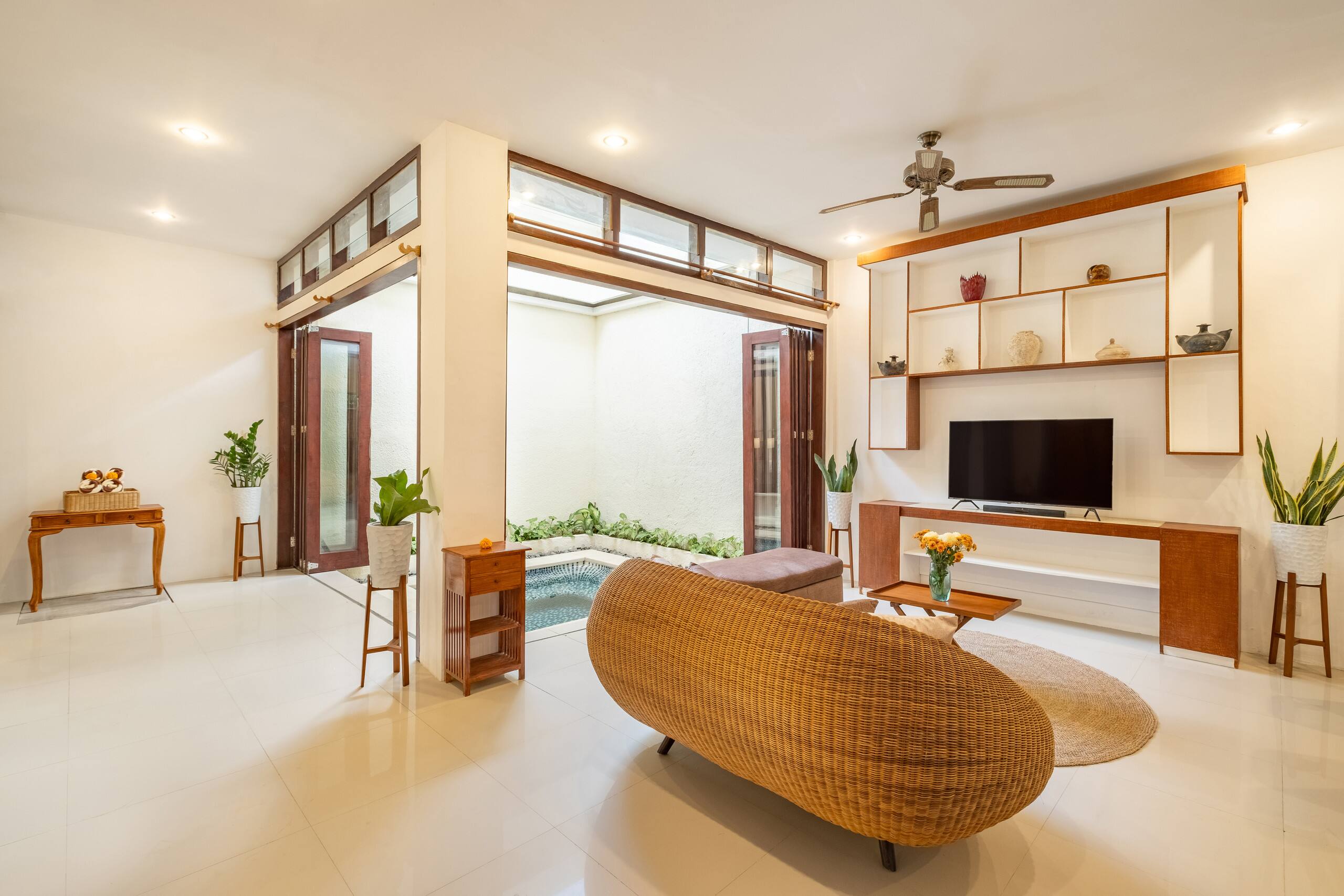 Chic 2BR Villa w/ Indoor whirlpool & Rooftop — photo 4