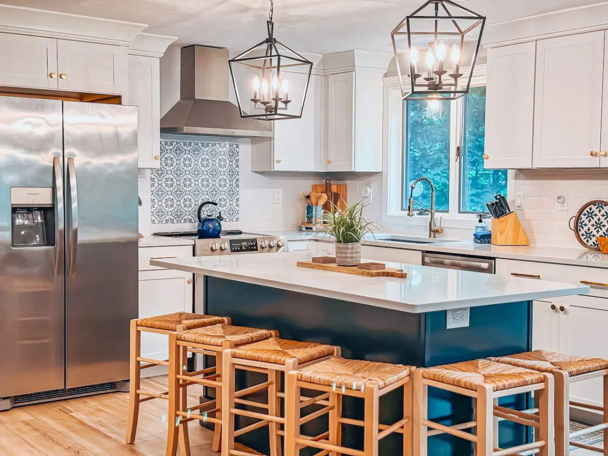 Stylish Retreat: Ski & Village Bliss Awaits!