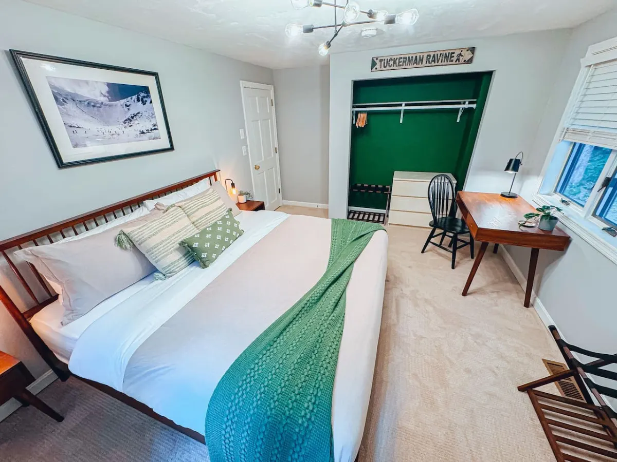 Stylish Retreat: Ski & Village Bliss Awaits! 19