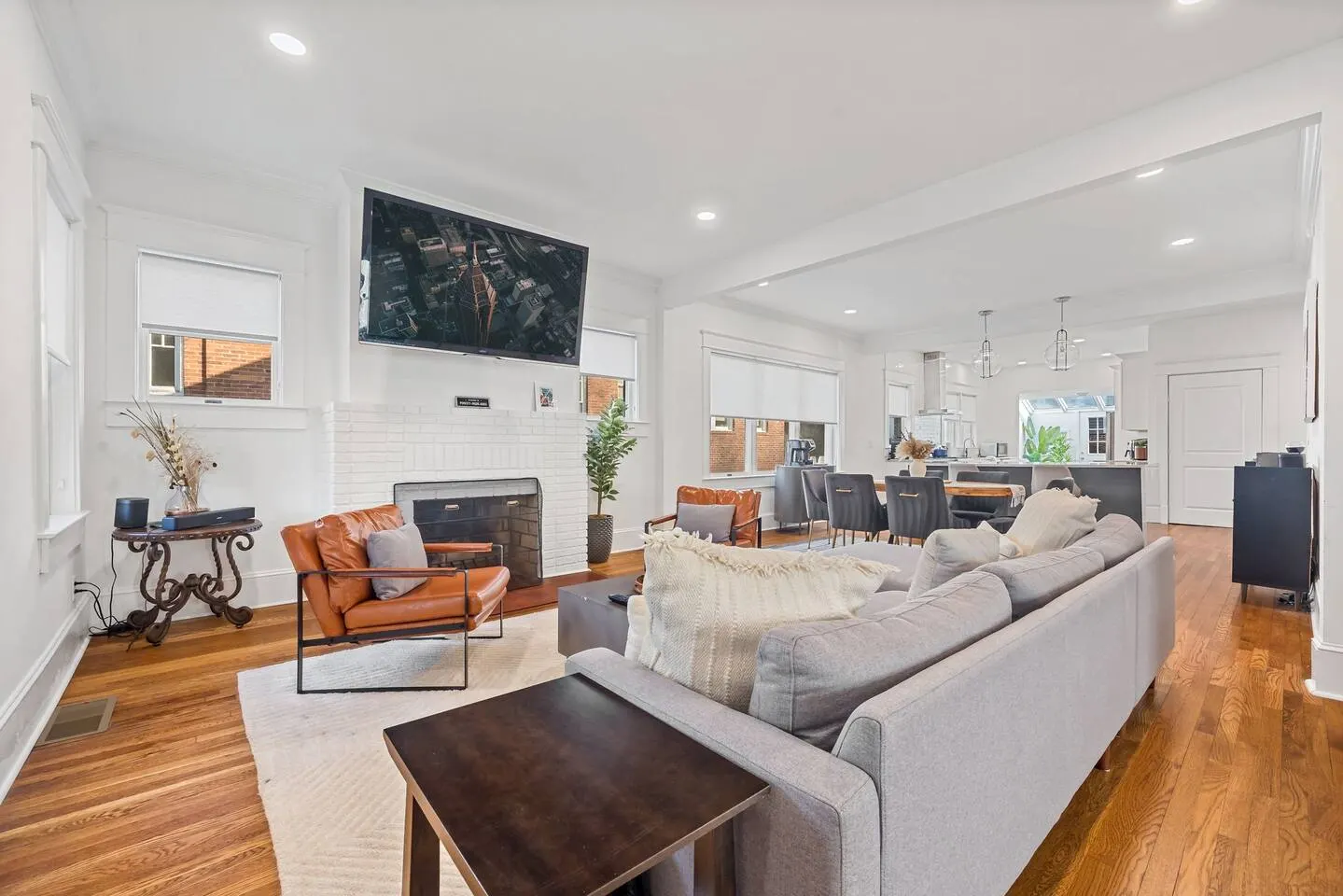 Stylish 4BR Retreat Near BeltLine & Ponce City — photo 3