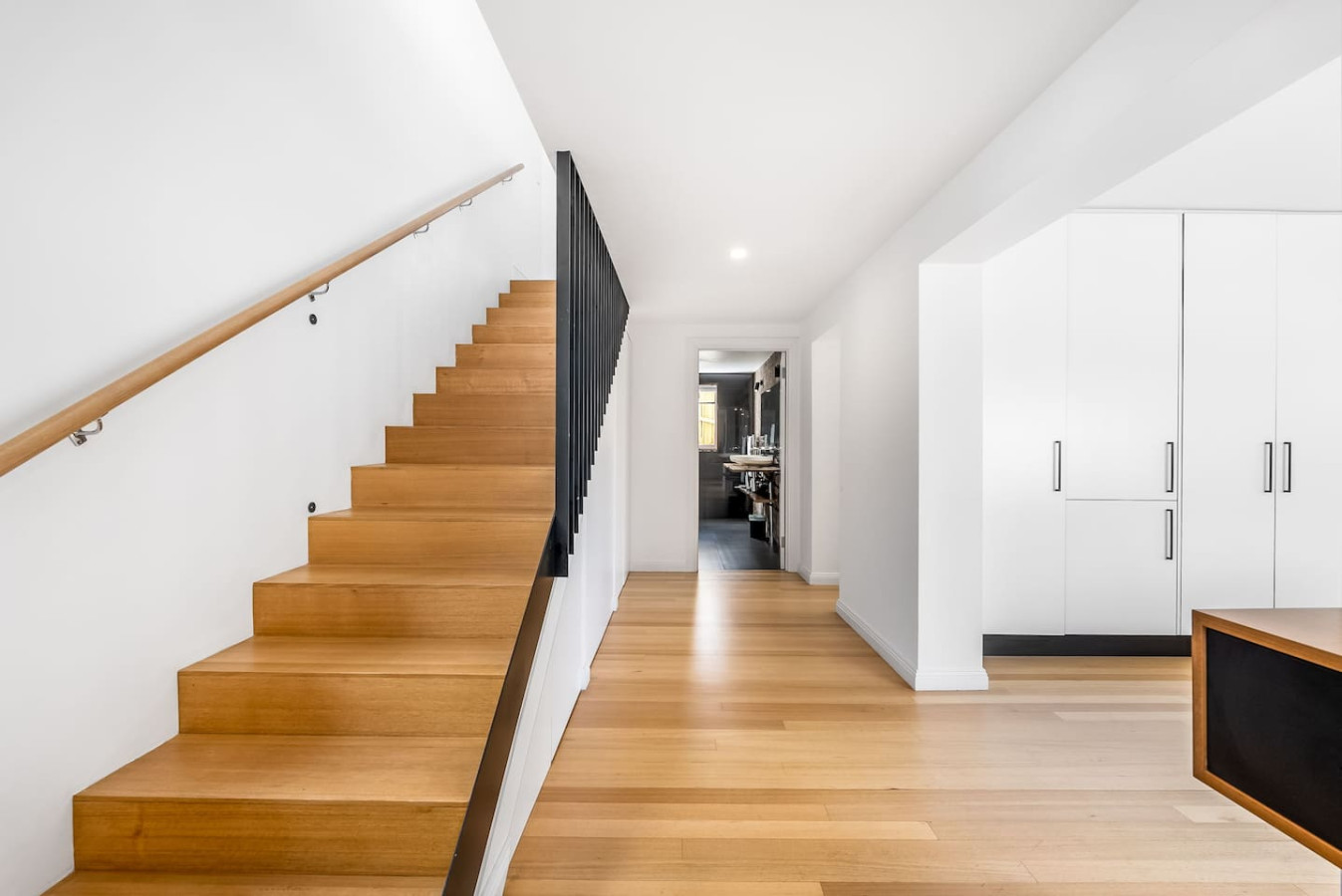Elegant Escape Minutes from Hobart’s Best Spots 2