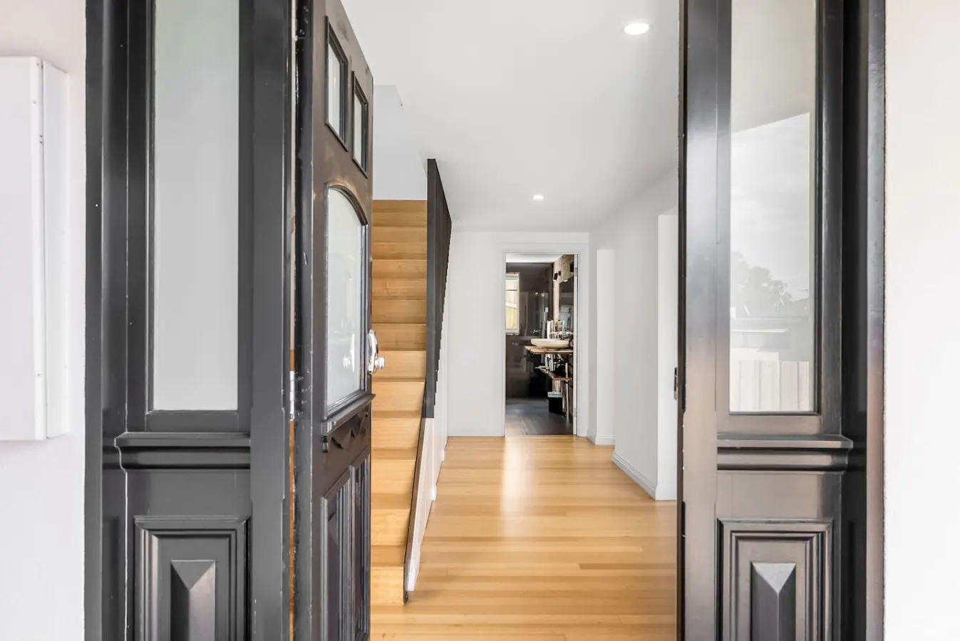 Elegant Escape Minutes from Hobart’s Best Spots 10