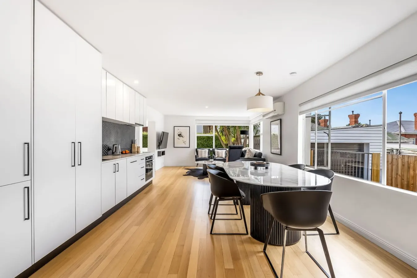 Elegant Escape Minutes from Hobart’s Best Spots 11