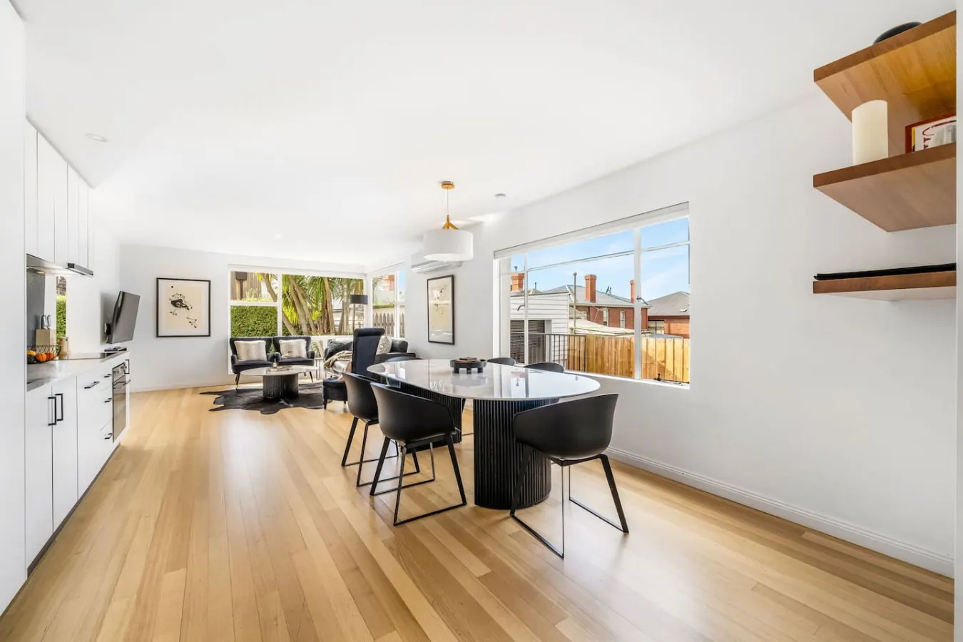 Elegant Escape Minutes from Hobart’s Best Spots 12