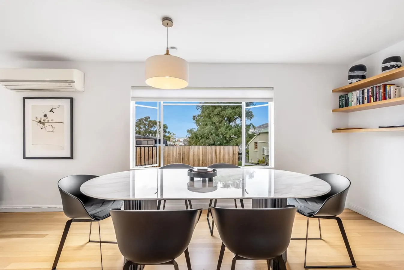 Elegant Escape Minutes from Hobart’s Best Spots 13