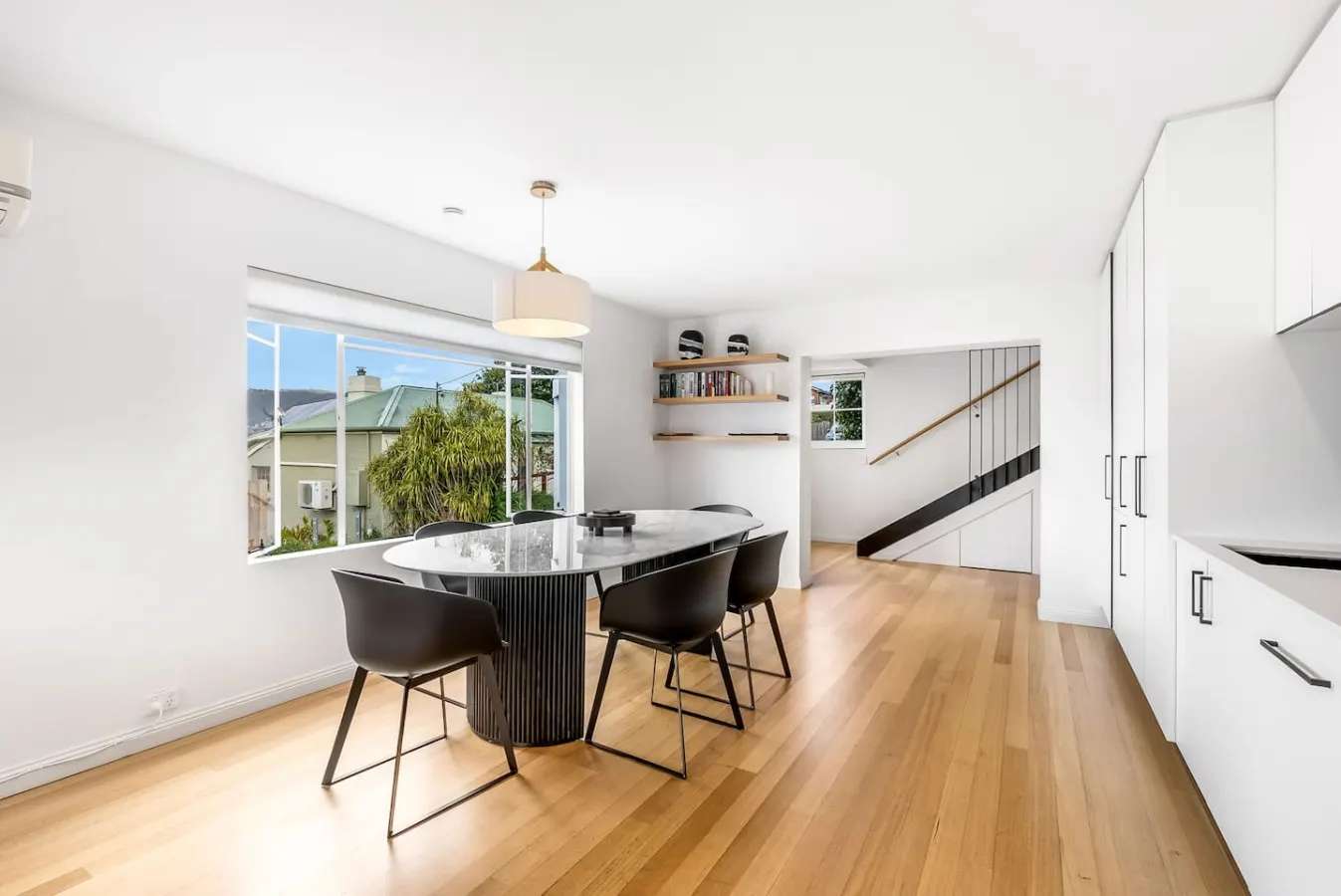 Elegant Escape Minutes from Hobart’s Best Spots 14