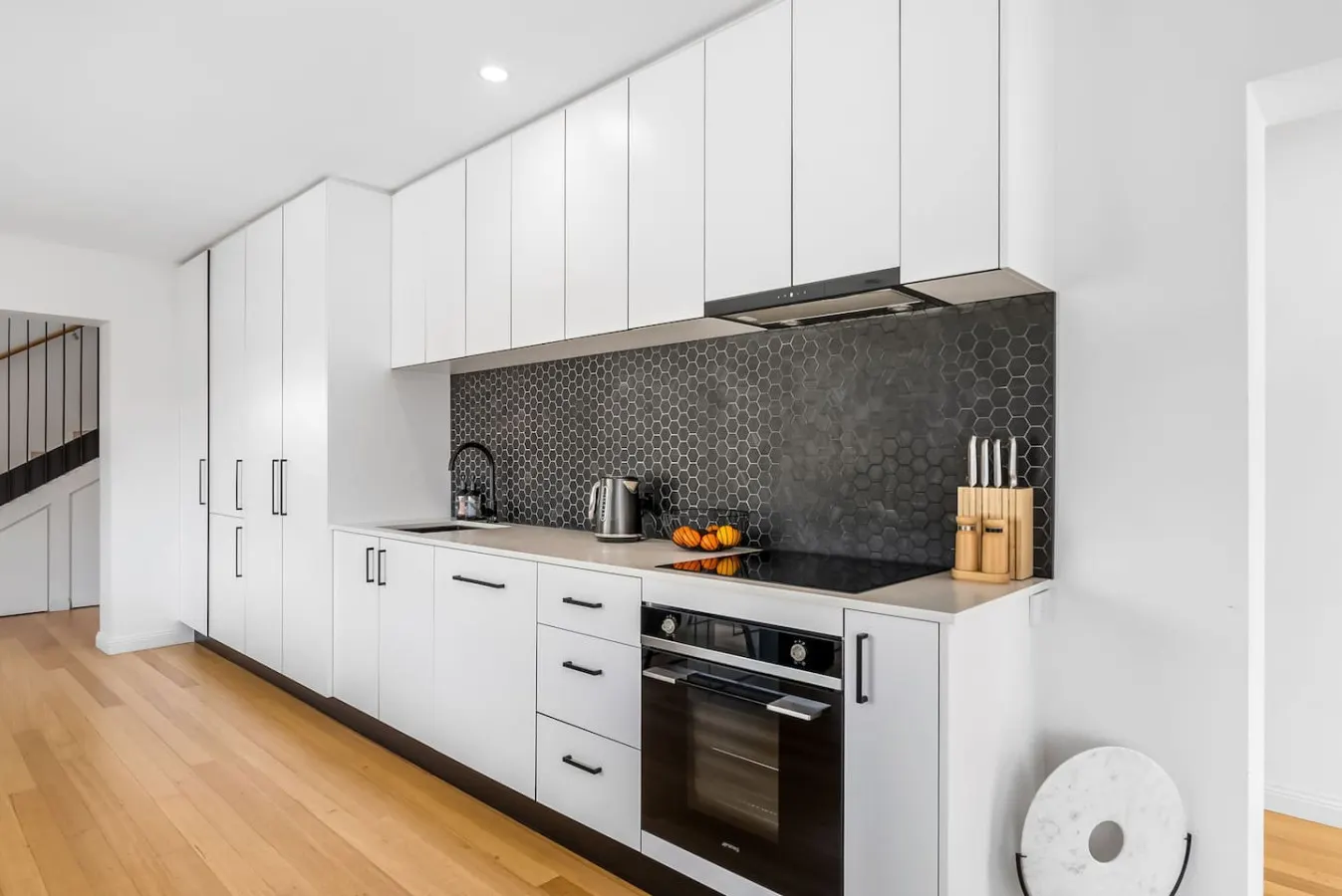 Elegant Escape Minutes from Hobart’s Best Spots 16