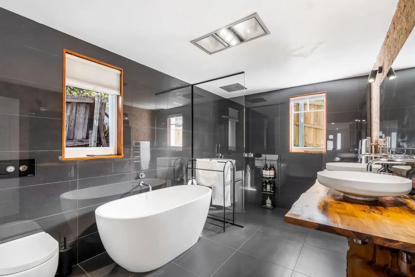 Elegant Escape Minutes from Hobart’s Best Spots 18