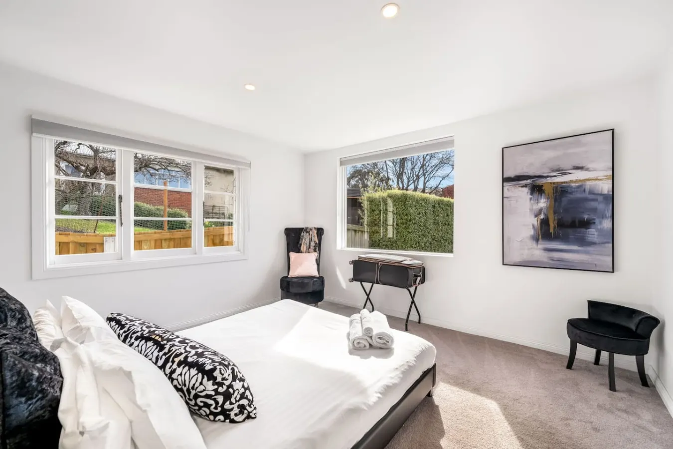 Elegant Escape Minutes from Hobart’s Best Spots 7