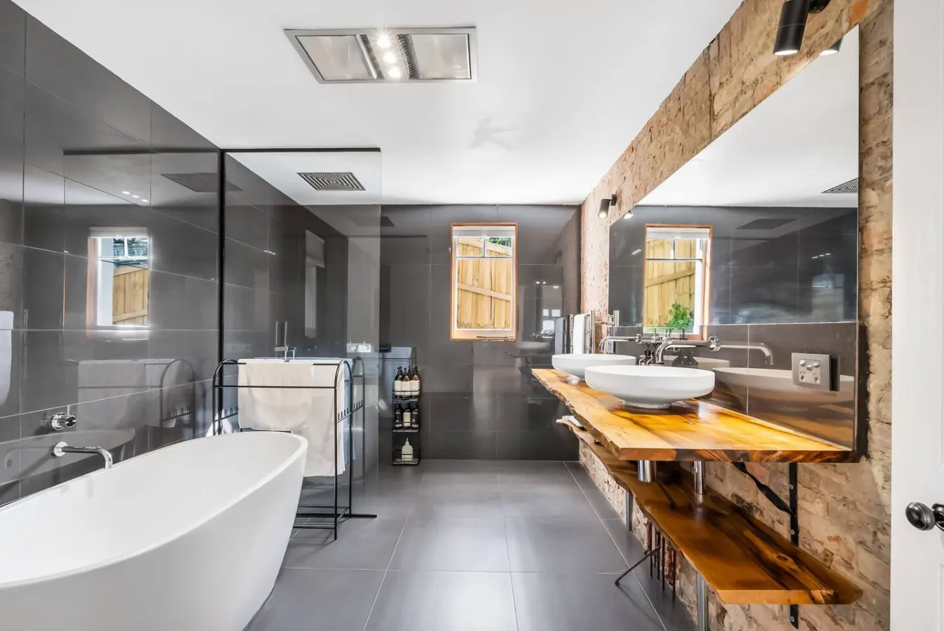 Elegant Escape Minutes from Hobart’s Best Spots 8