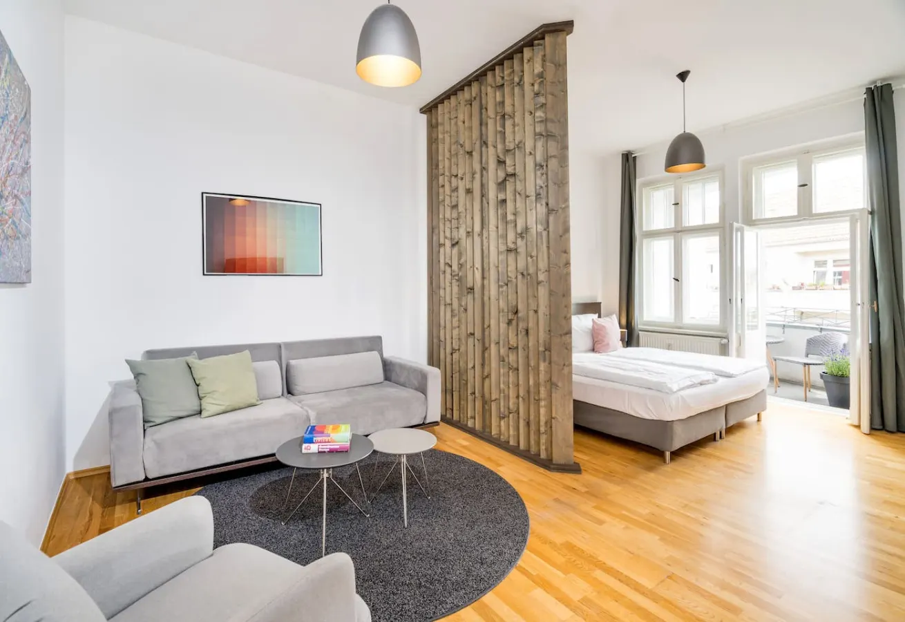 Apartment with 2 Balconies next to Mauerpark