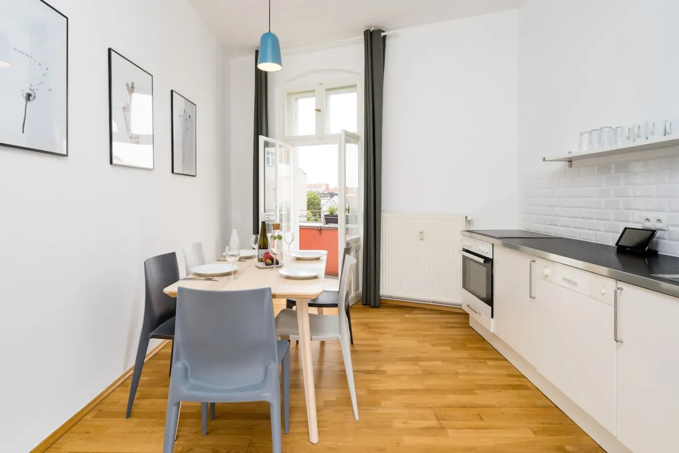 Apartment with 2 Balconies next to Mauerpark 10