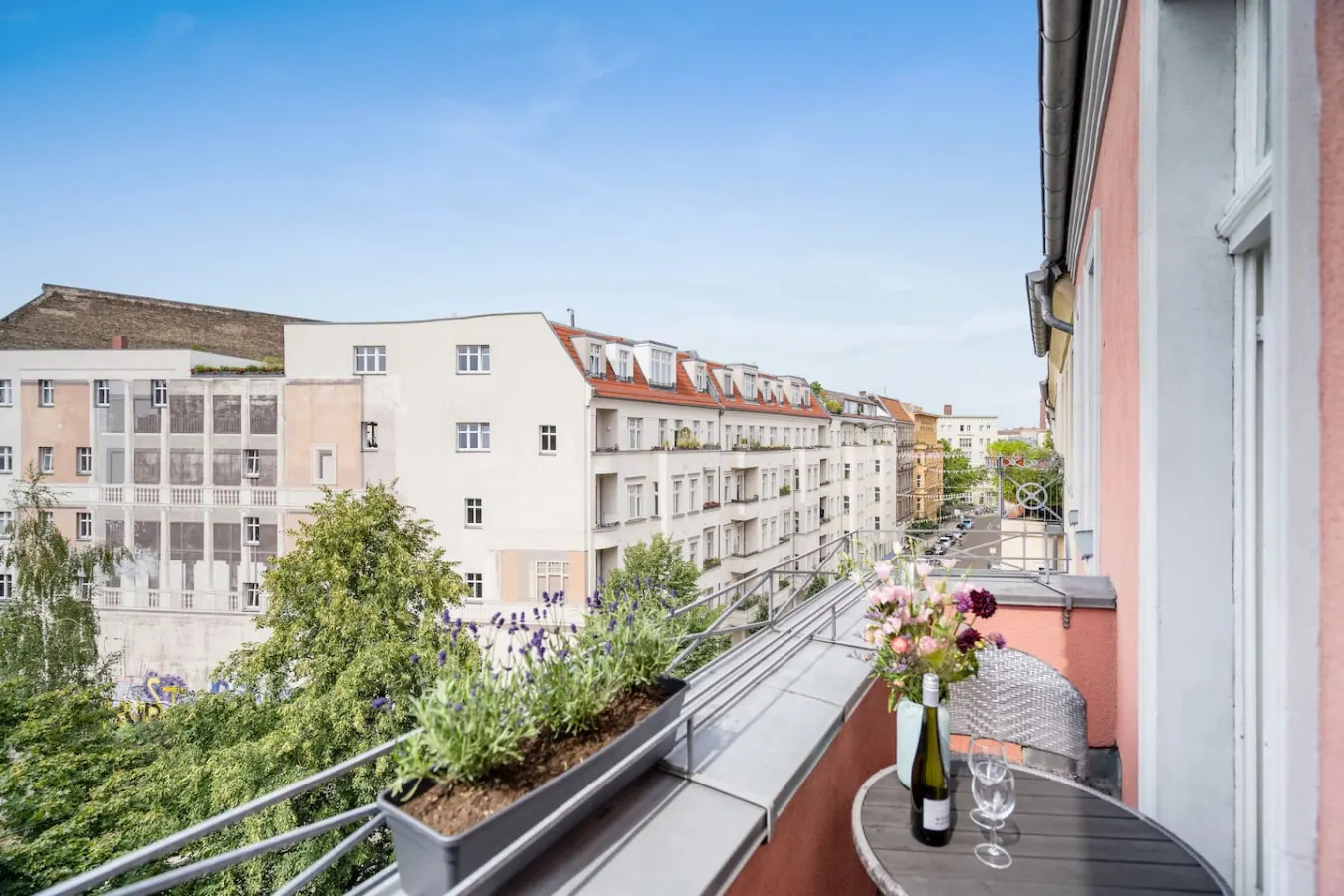 Apartment with 2 Balconies next to Mauerpark 15
