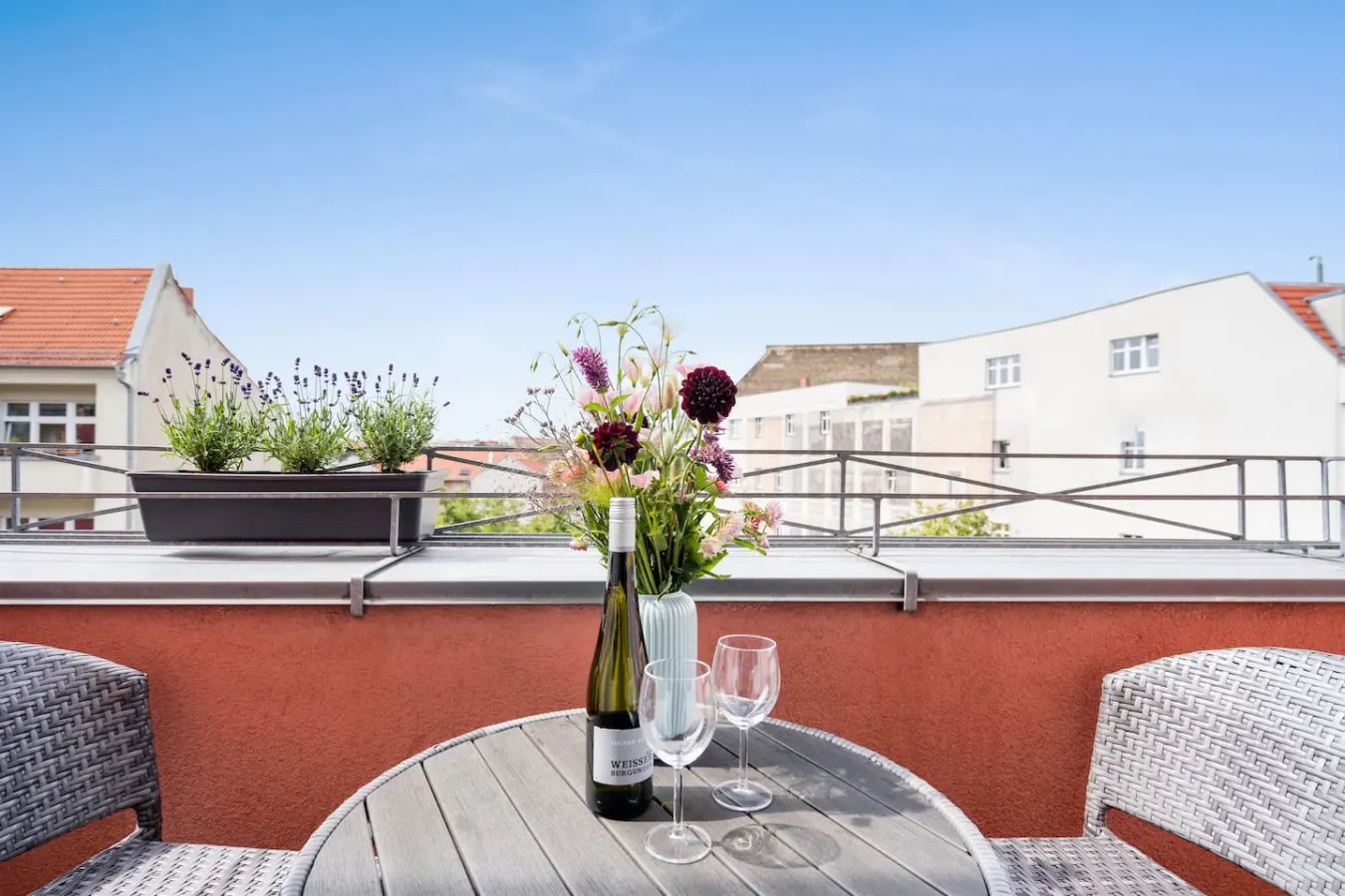 Apartment with 2 Balconies next to Mauerpark 16