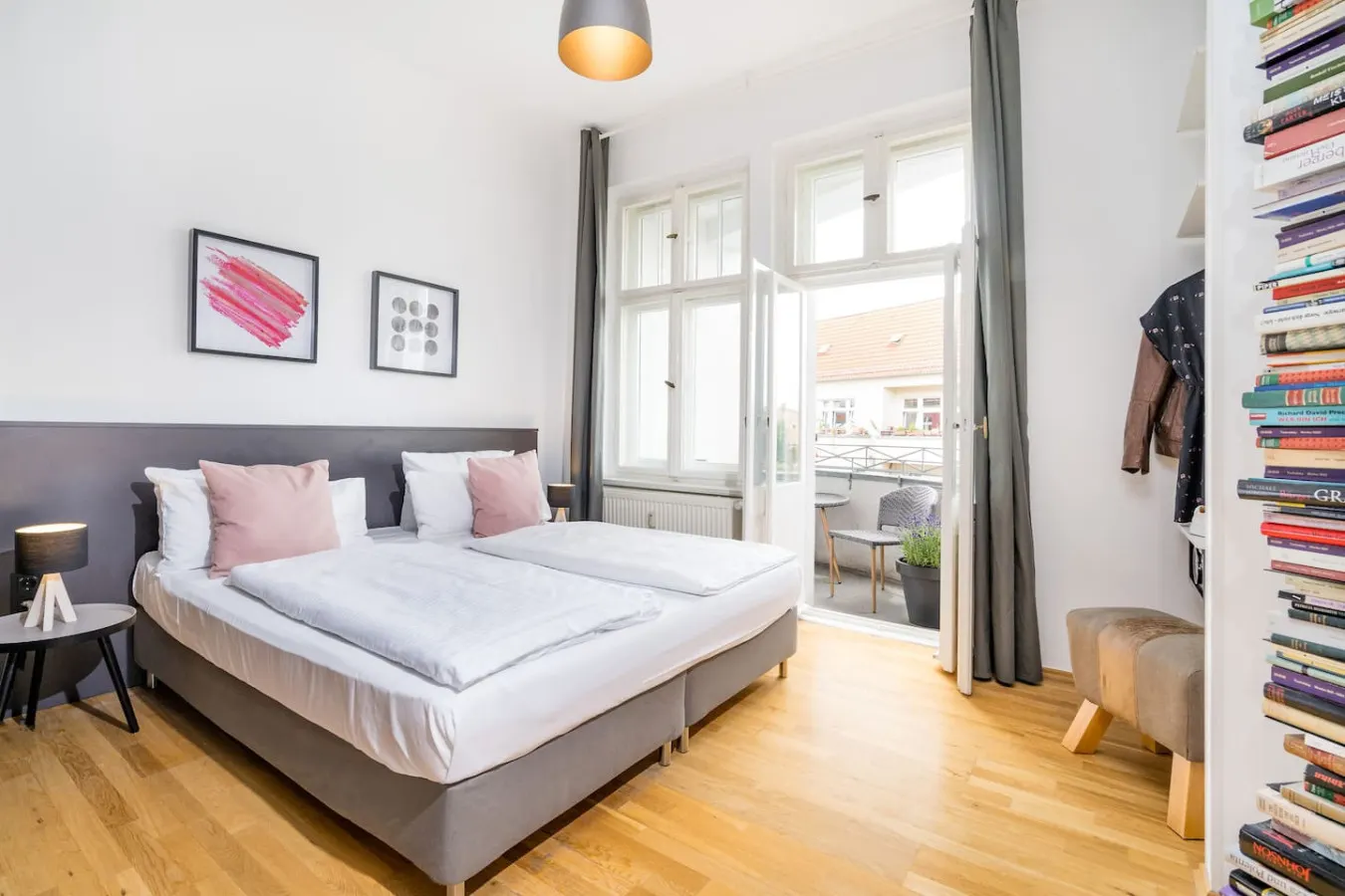 Apartment with 2 Balconies next to Mauerpark 6