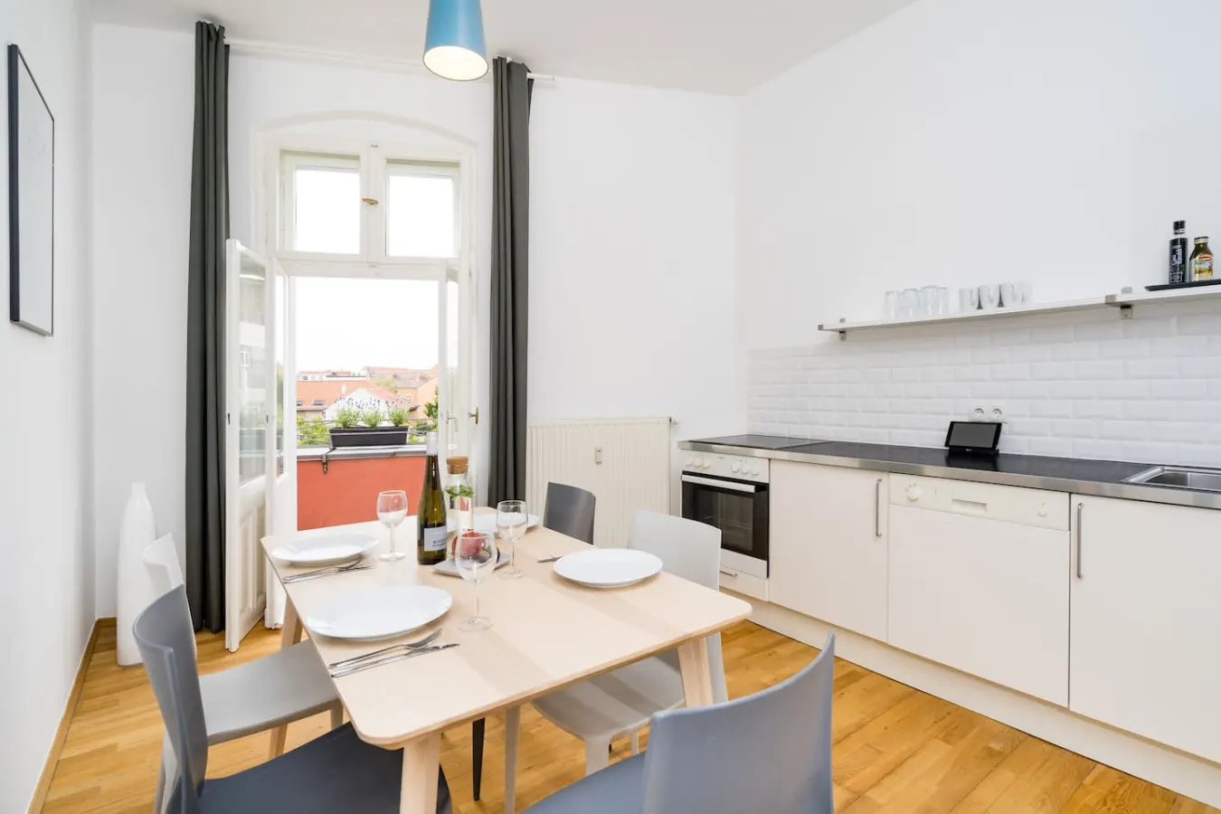 Apartment with 2 Balconies next to Mauerpark 8