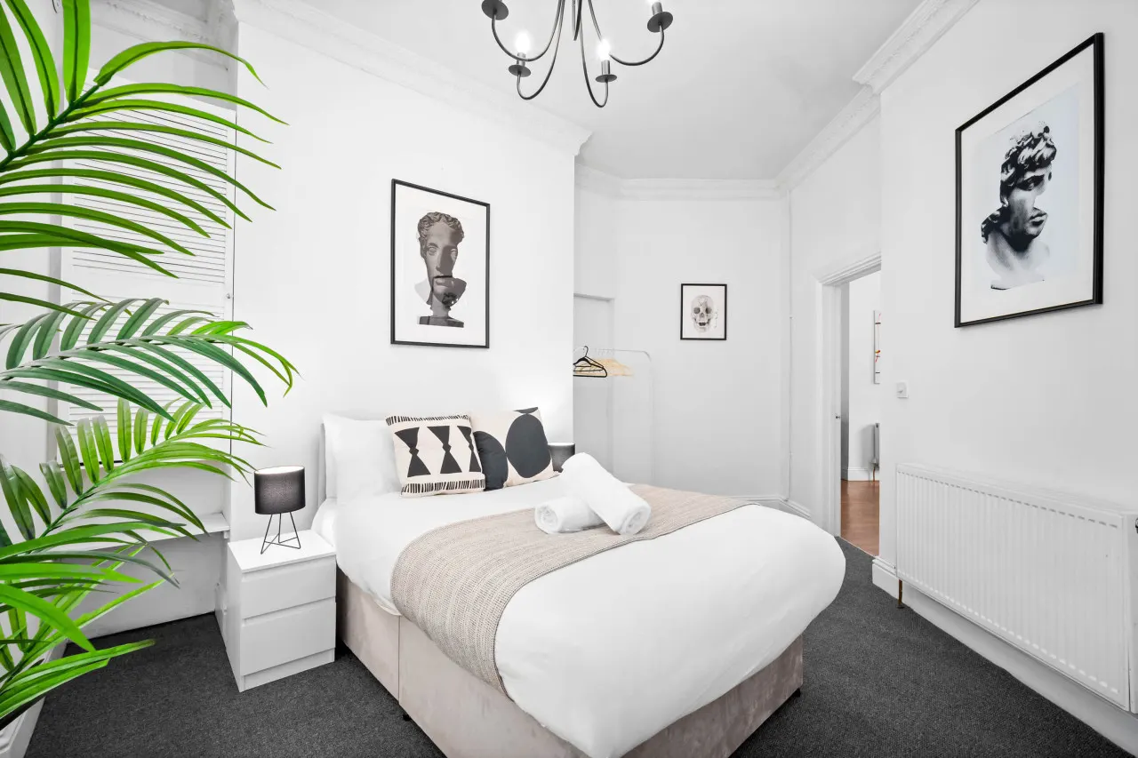 Stylish Apartment - Fast WiFi - Wolverhampton 2