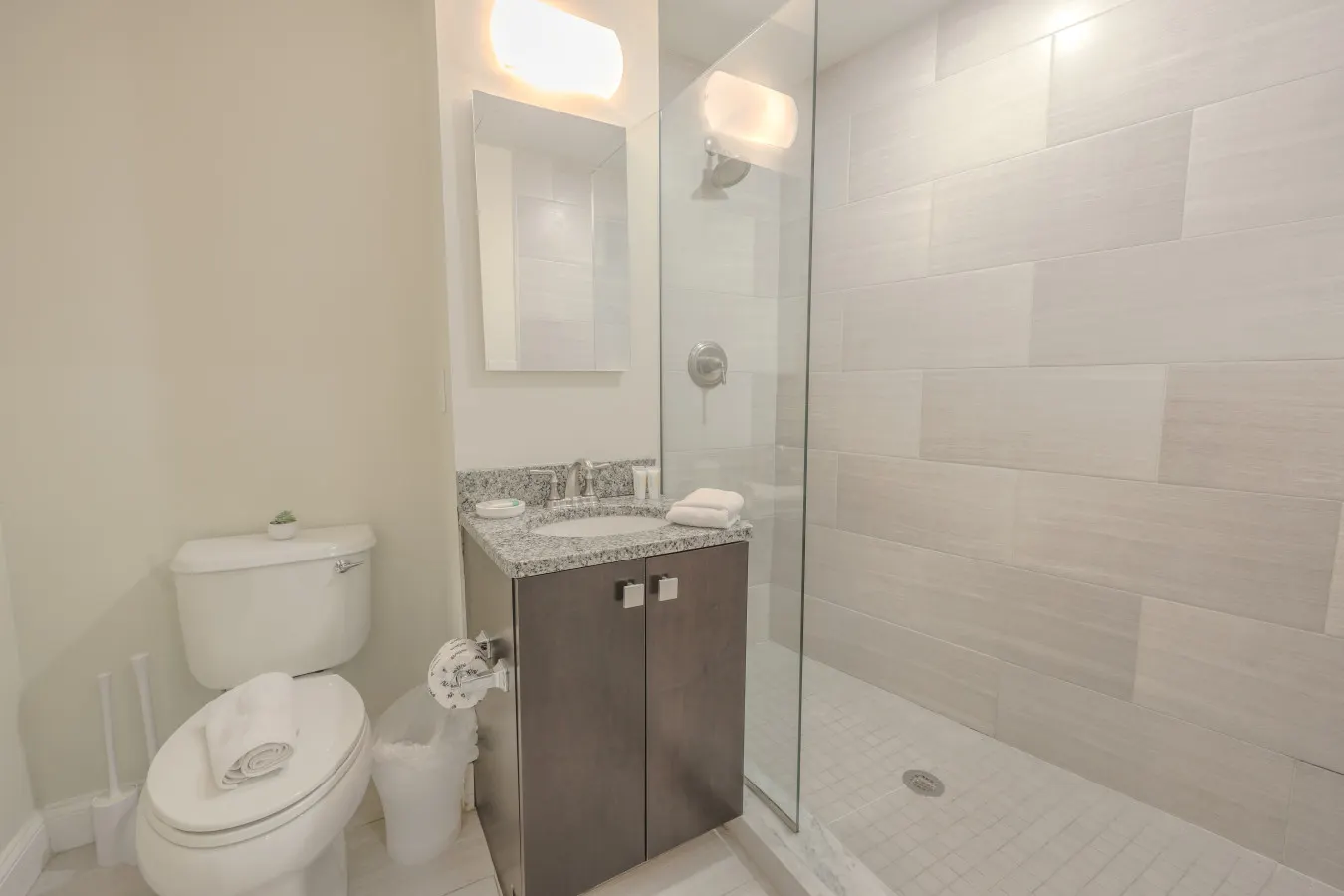 Wonderful FIDI 2br Keyless Entry 9