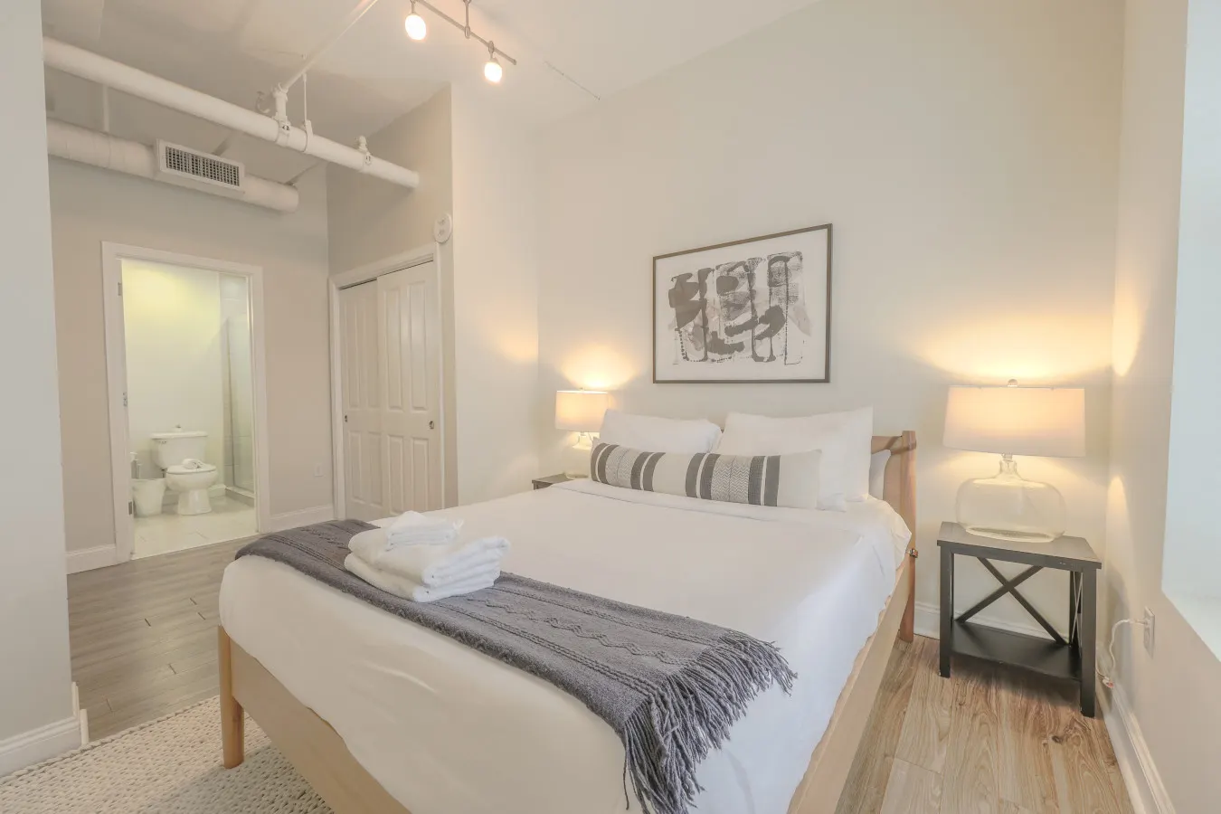 Wonderful FIDI 2br Keyless Entry 12