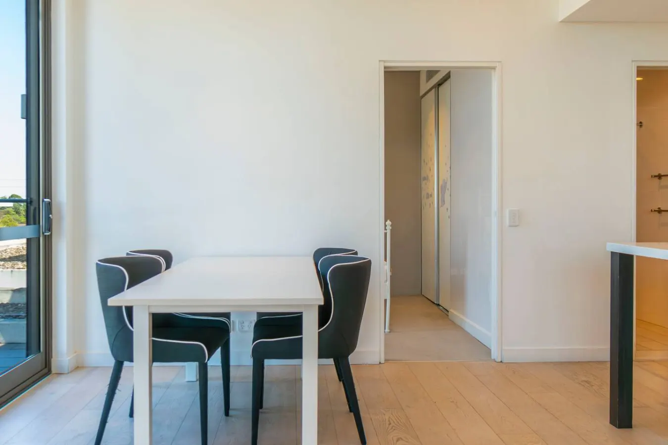 Leafy Retreat Spacious 2B Penthouse 1 Parking 10