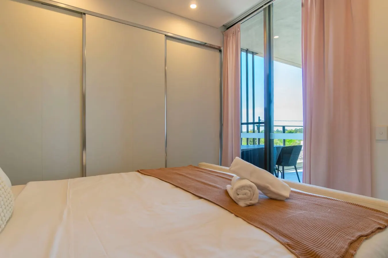 Leafy Retreat Spacious 2B Penthouse 1 Parking 12