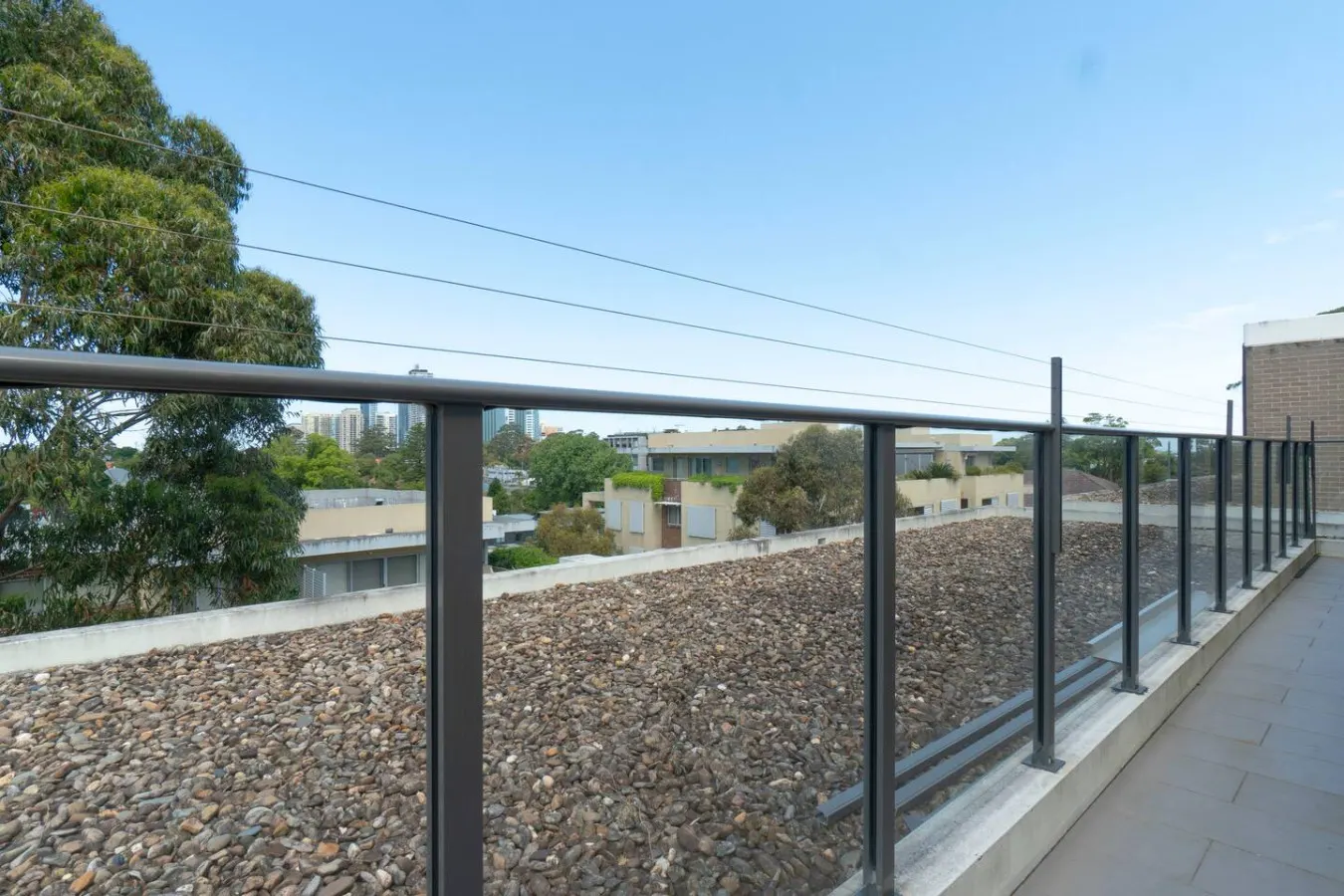 Leafy Retreat Spacious 2B Penthouse 1 Parking 18