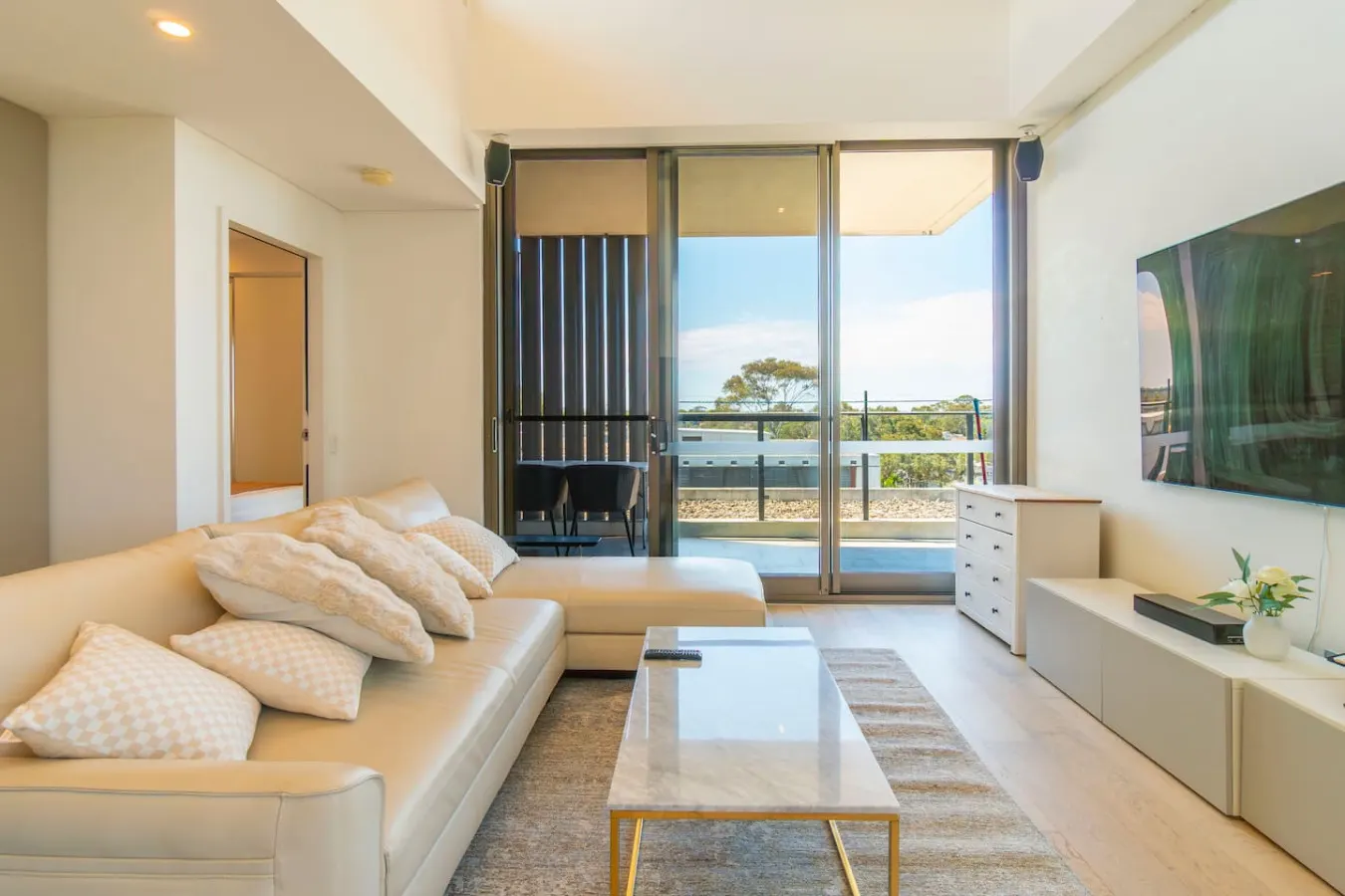 Leafy Retreat Spacious 2B Penthouse 1 Parking 6
