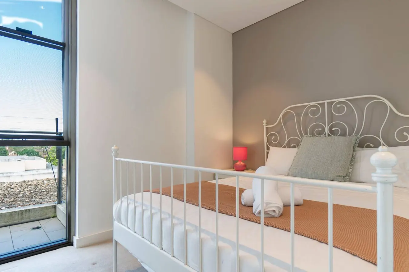 Leafy Retreat Spacious 2B Penthouse 1 Parking 8