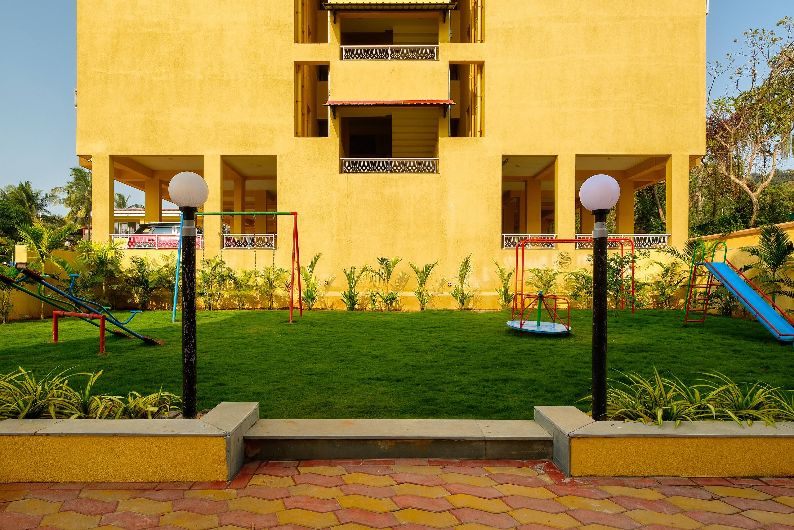 A Modern & Luxe Hillview Retreat In Candolim Beach 32