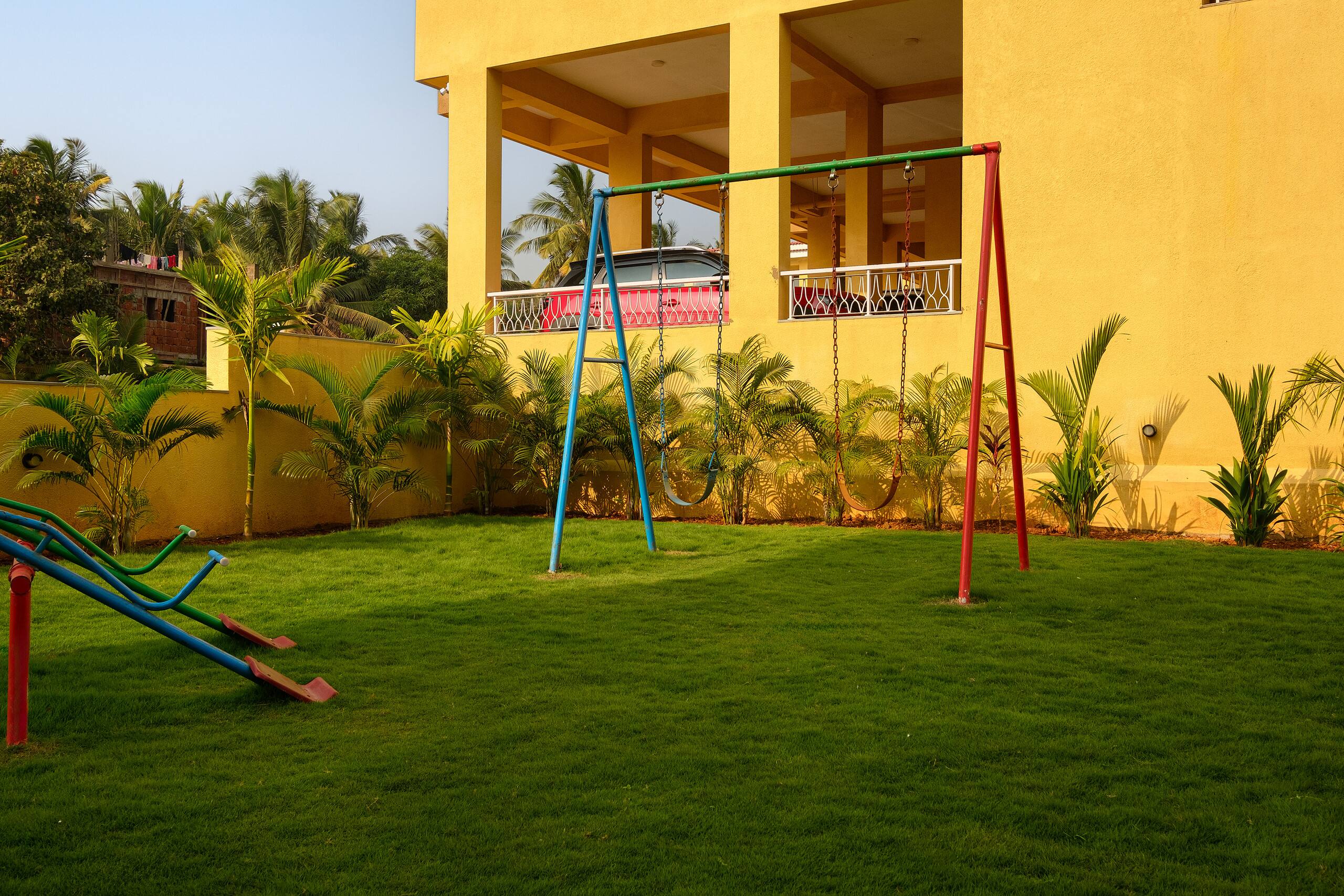 A Modern & Luxe Hillview Retreat In Candolim Beach 31