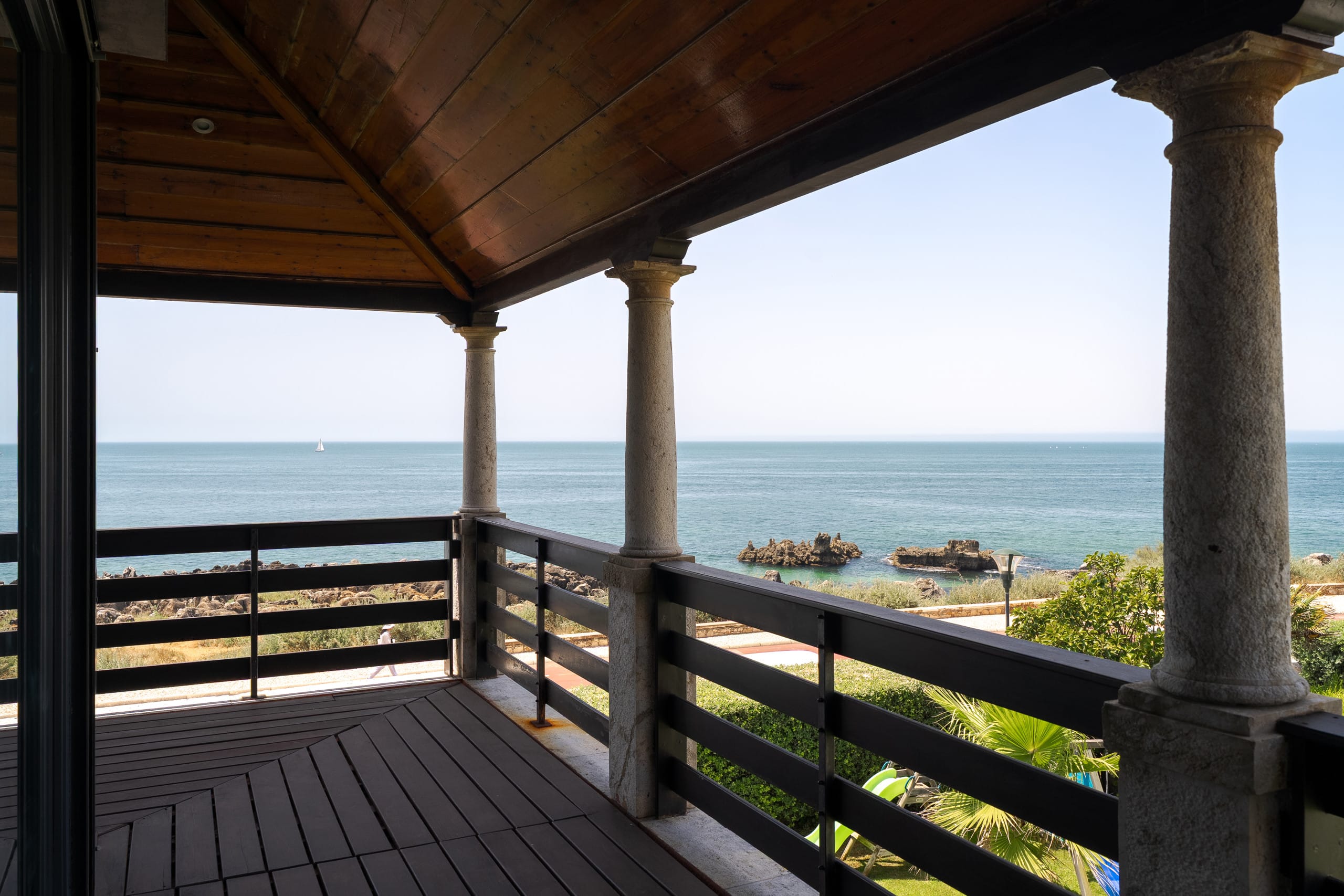 Blissful Seafront 18