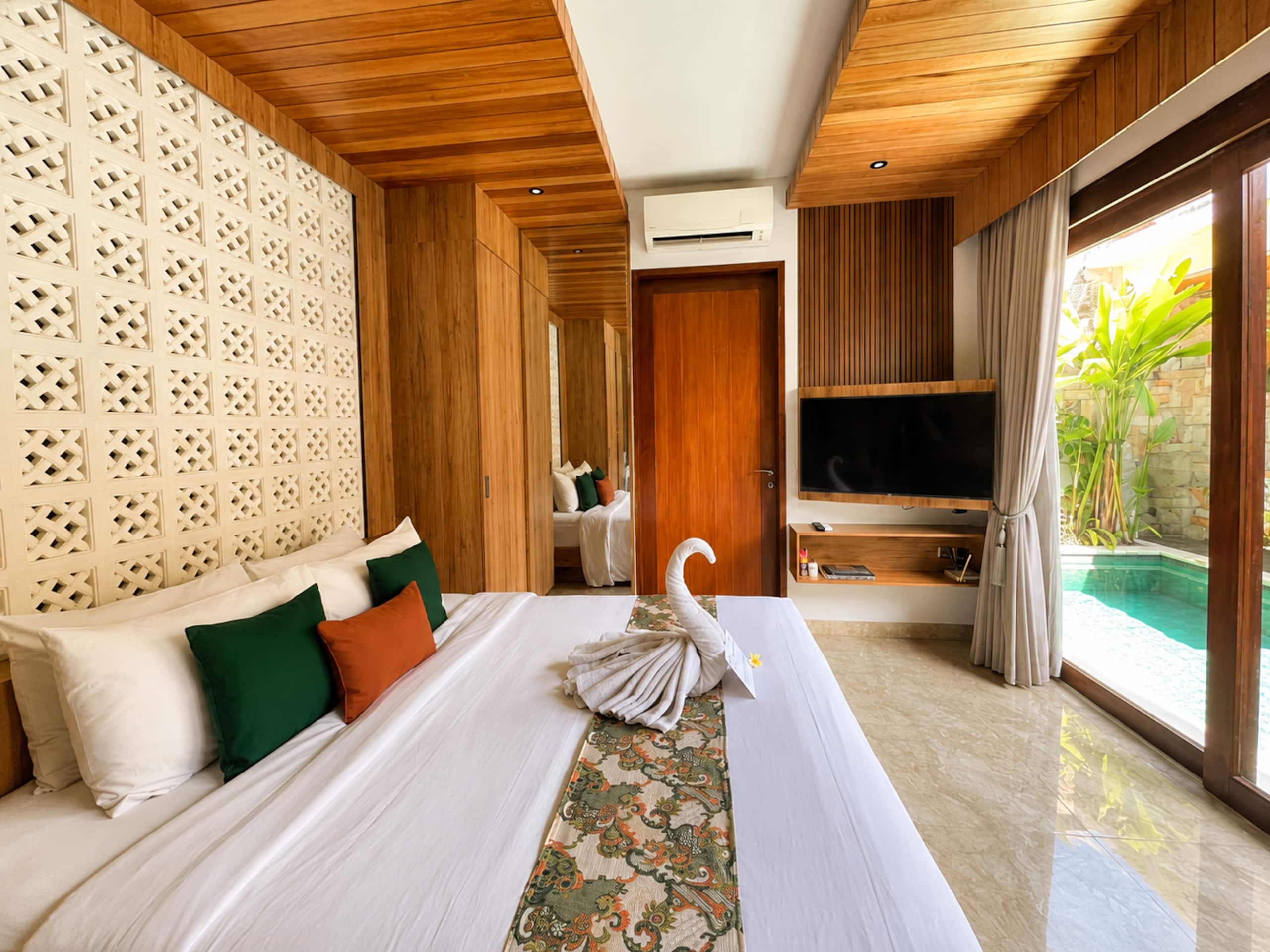 Romantic 1 BR Private Pool Villa Danka - Room Only 11