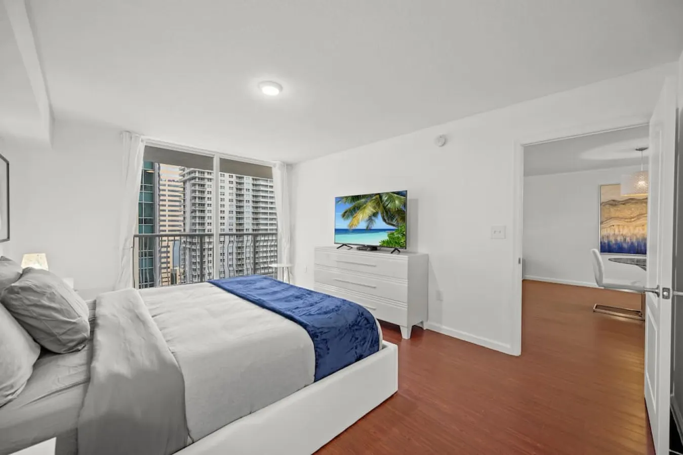 King Size Suite With Free Parking 5