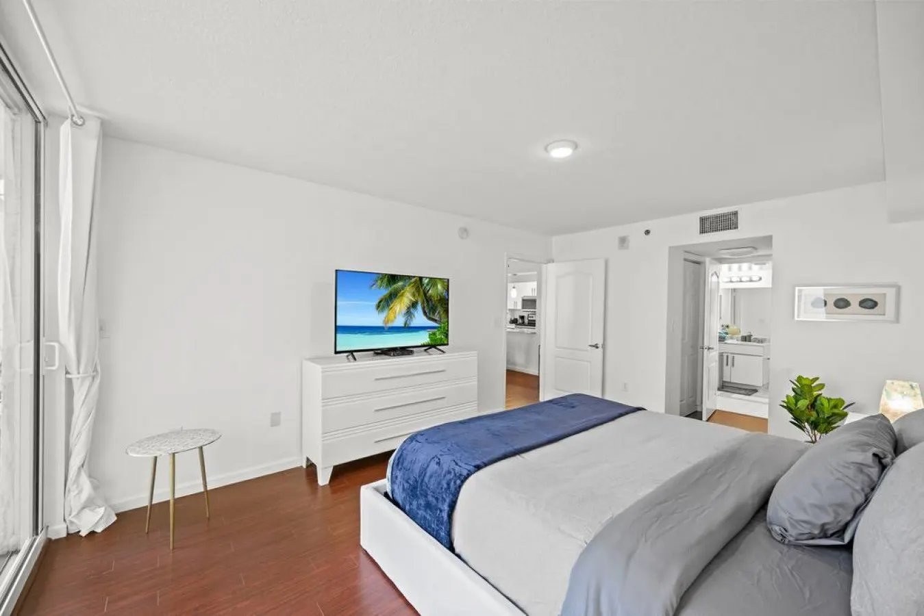 King Size Suite With Free Parking 6