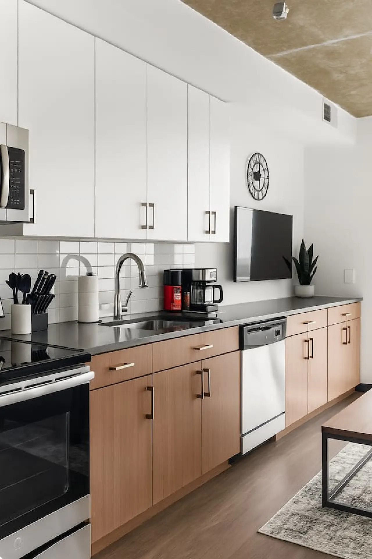 Bright + Airy Studio Perfect City Escape 7 8