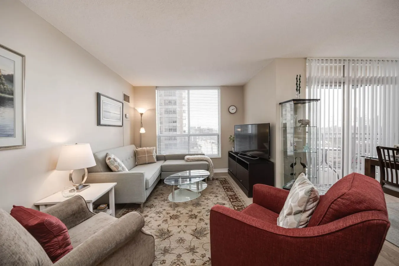 Modern 2BR/2BA Condo Great Area Free Parking 1