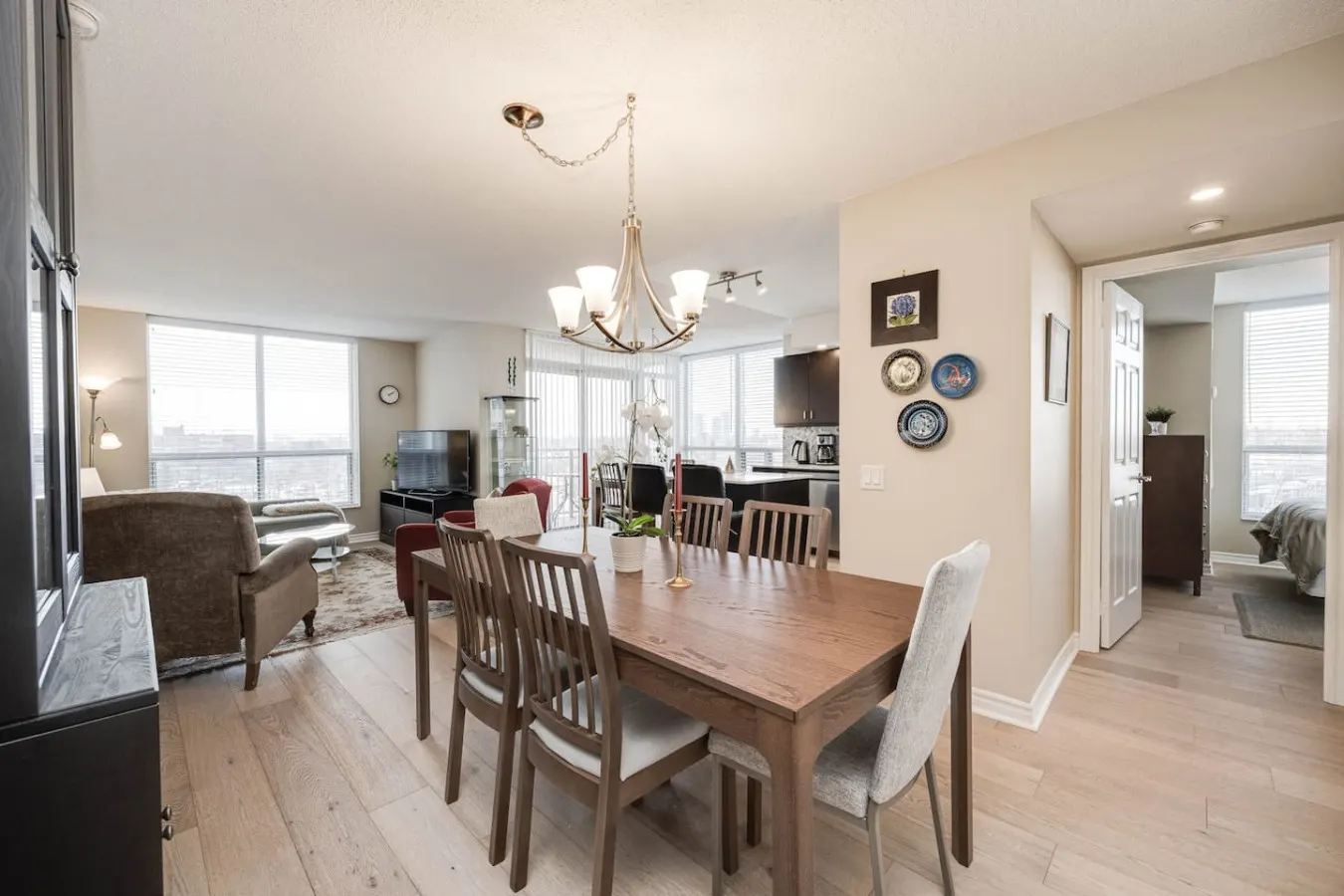 Modern 2BR/2BA Condo Great Area Free Parking 2
