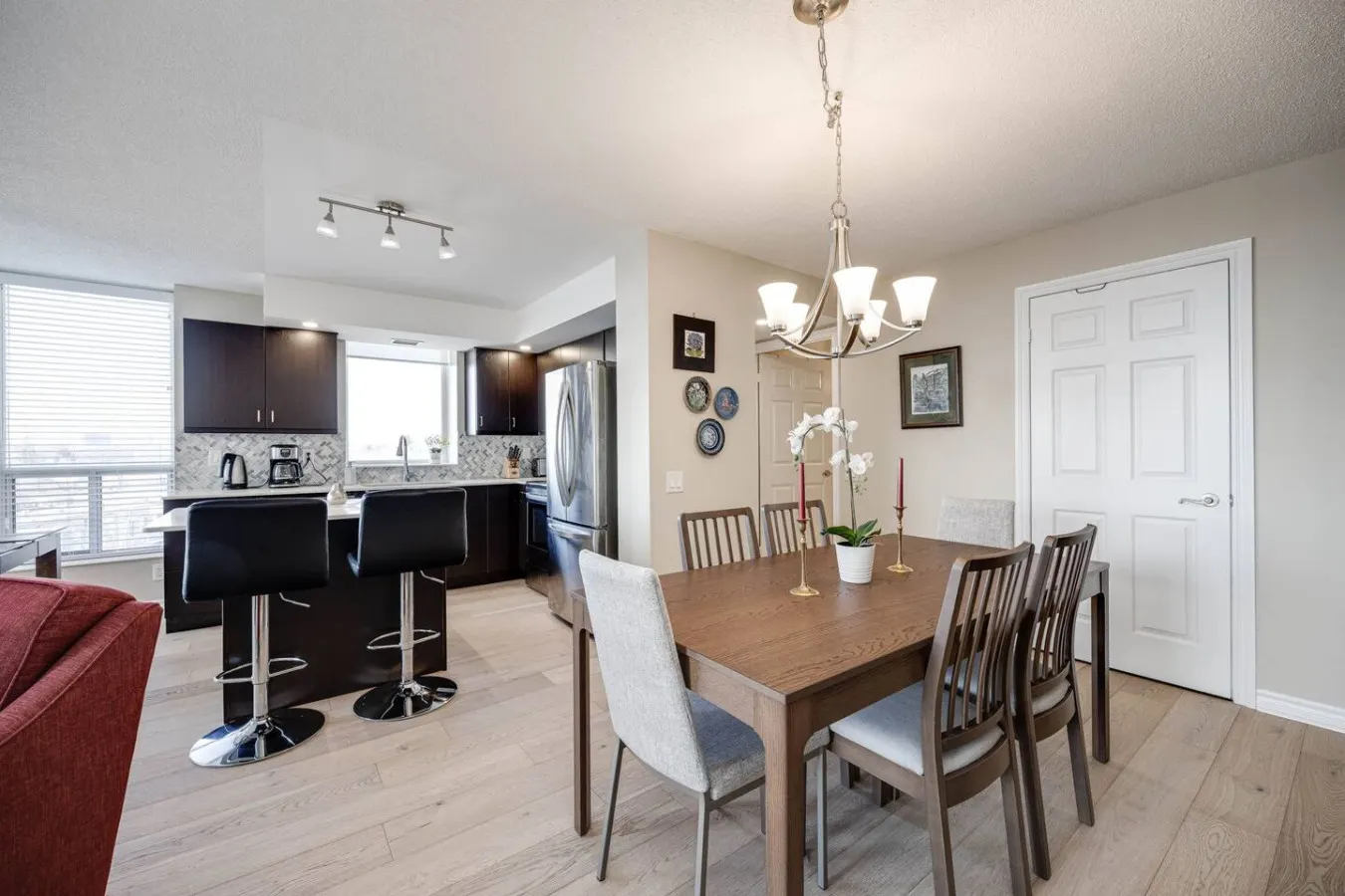 Modern 2BR/2BA Condo Great Area Free Parking 9