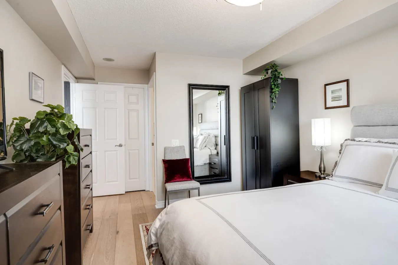 Modern 2BR/2BA Condo Great Area Free Parking 10