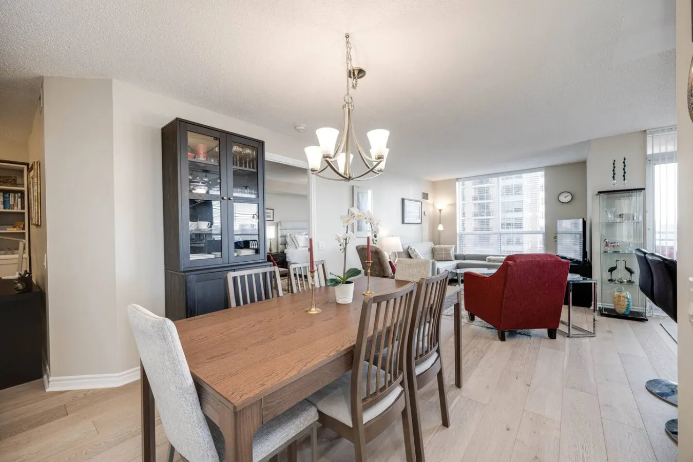 Modern 2BR/2BA Condo Great Area Free Parking 12