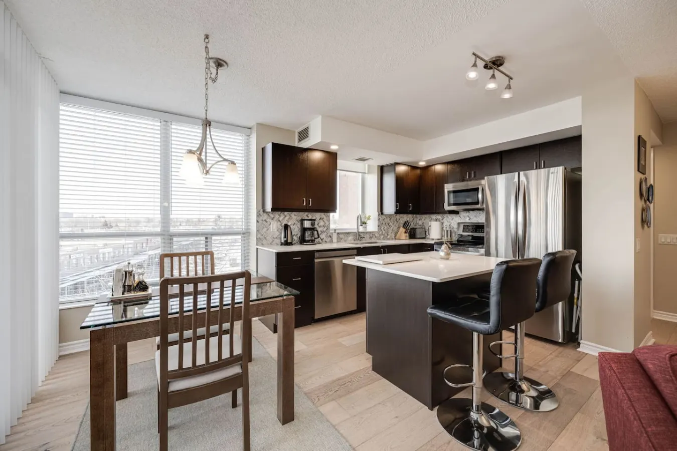 Modern 2BR/2BA Condo Great Area Free Parking 13