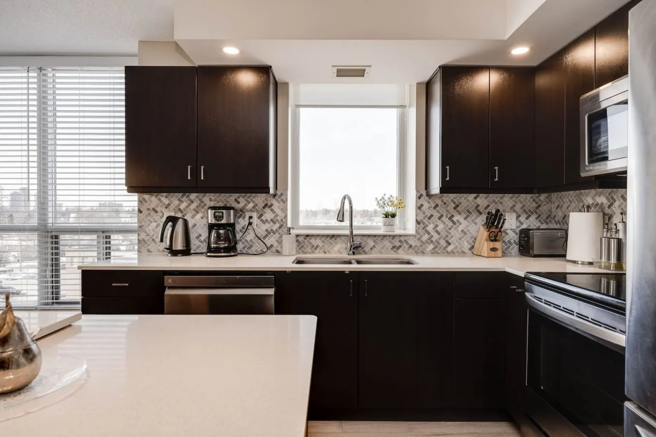 Modern 2BR/2BA Condo Great Area Free Parking 14