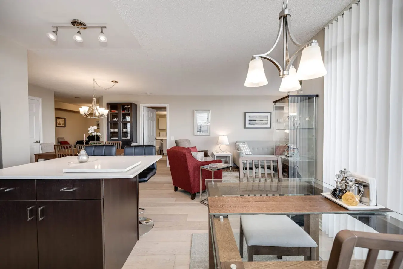 Modern 2BR/2BA Condo Great Area Free Parking 17